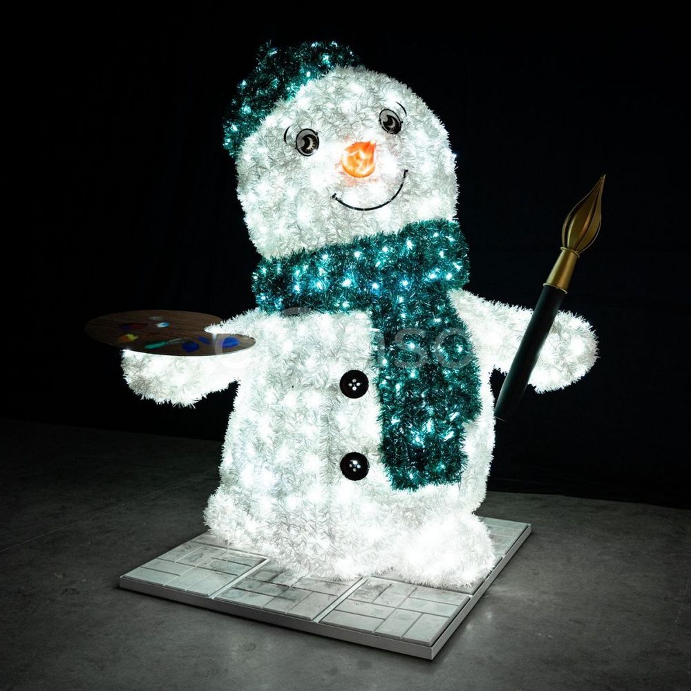 новогодняя фигура снеговика художника