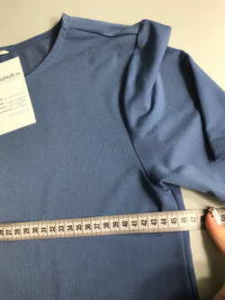 Платье H&M в красивом оттенке, лаконичного дизайна 42 размер