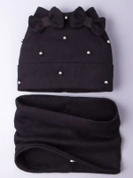 Шапка для девочки на осень с бусинами и снуд