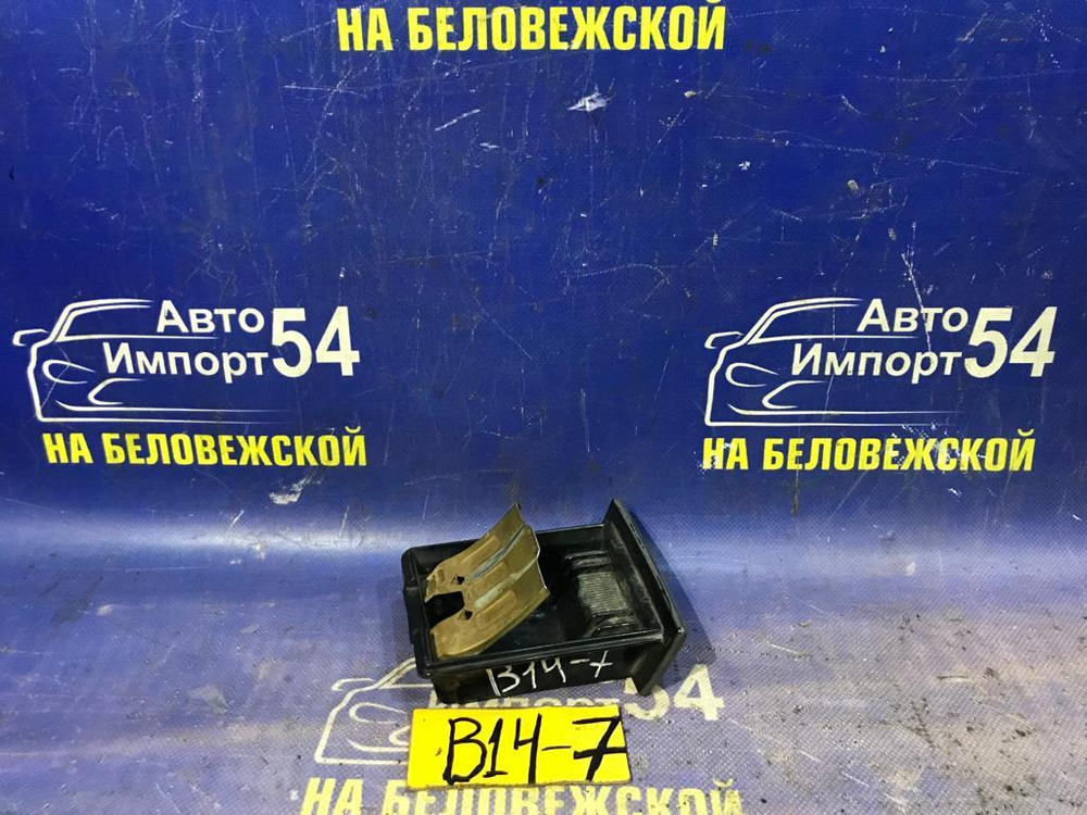 Пепельница NISSAN SUNNY 1994