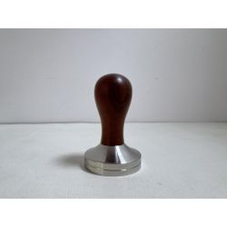 Темпер для кофе d 58 мм h9,1 см нерж. дерев. ручка коричневый P.L.- Barbossa