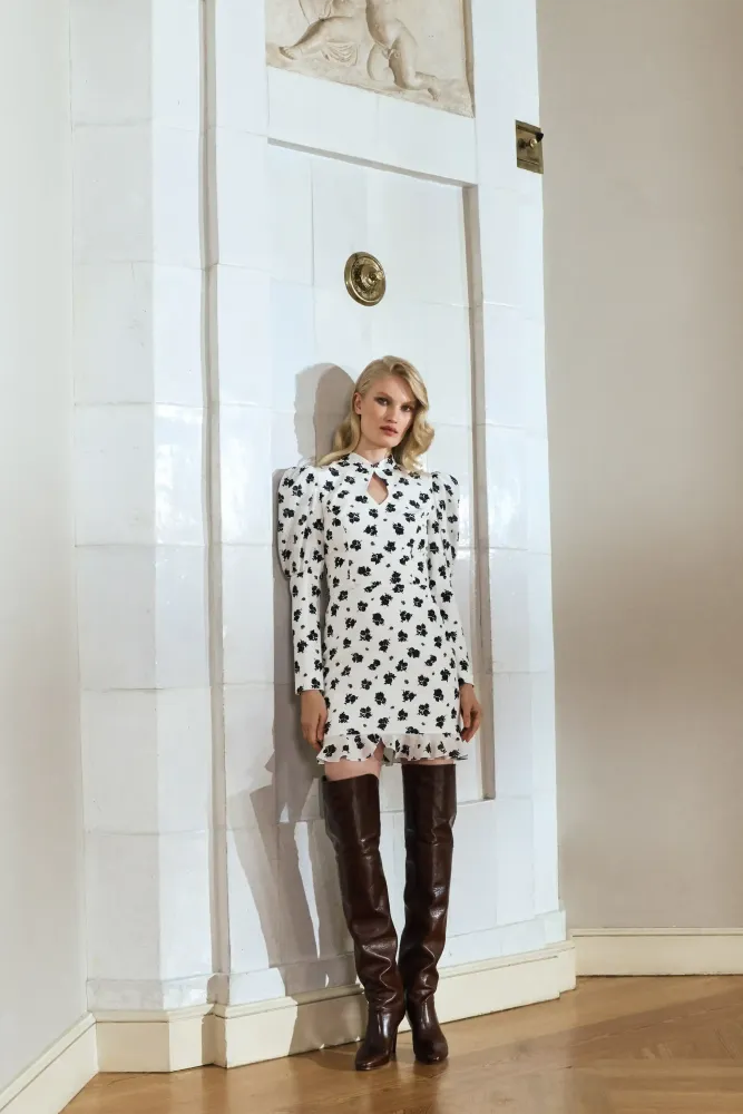 Giannetta mini, платье мини из молочного крепдешина с цветочным принтом