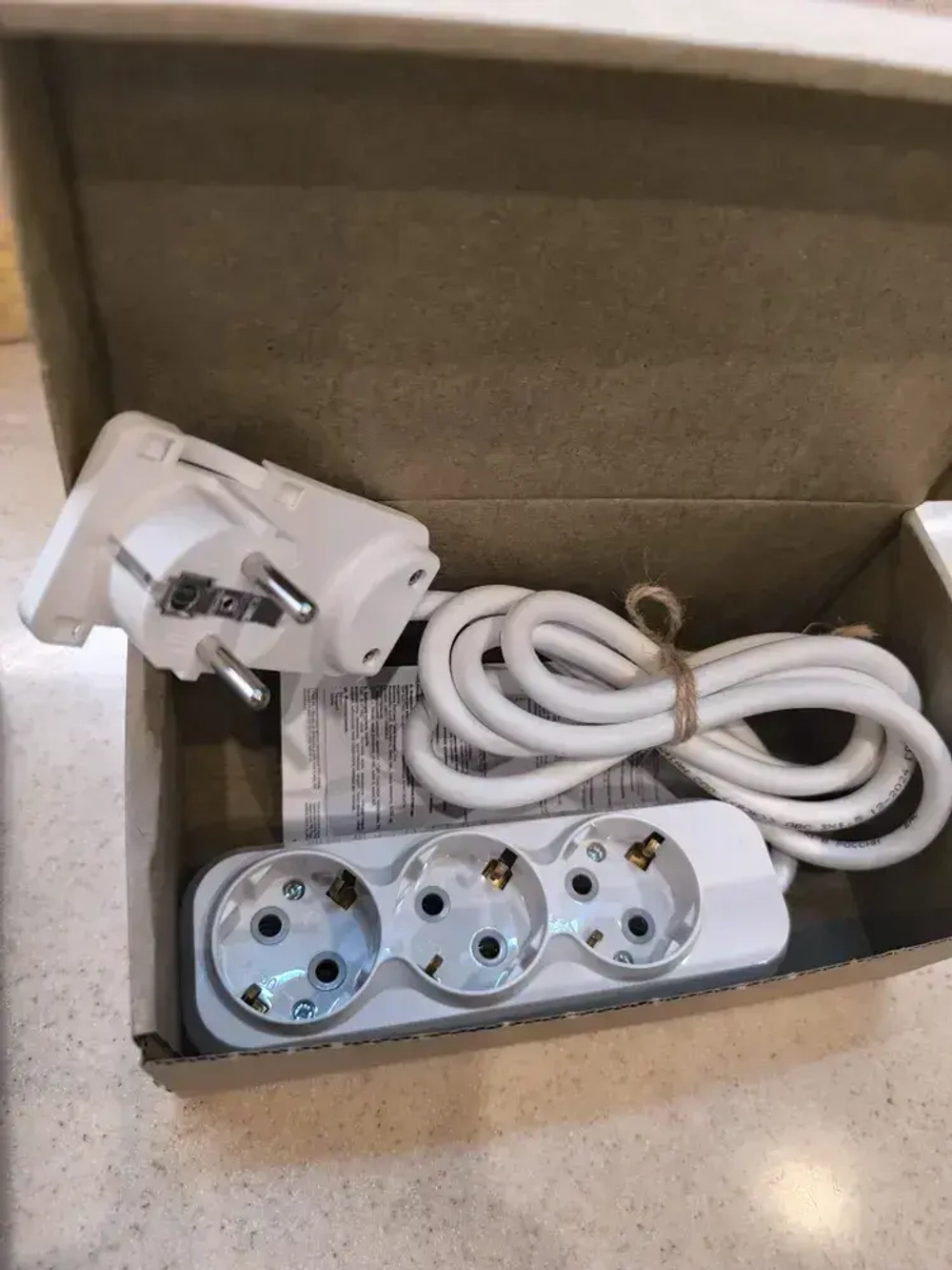 Удлинитель электрический с плоской потайной вилкой невидимкой (за шкаф) 3 розетки 1.5 Метра вилкой (за шкаф) Сетевой фильтр бытовой (удлинитель)