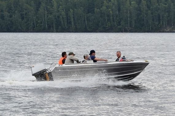 Алюминиевая лодка Алюмакс-435 с консолью