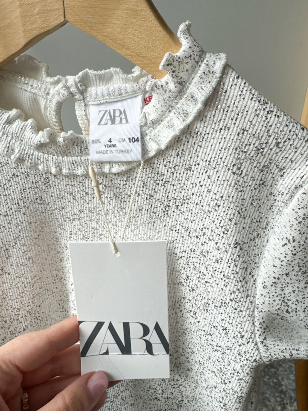 Новая хлопковая футболка Zara, 104