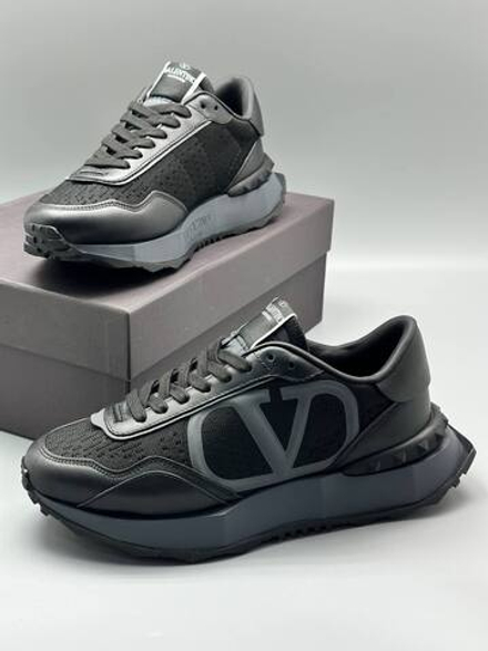 Кроссовки Valentino