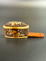 Нэцкэ в виде шкатулки