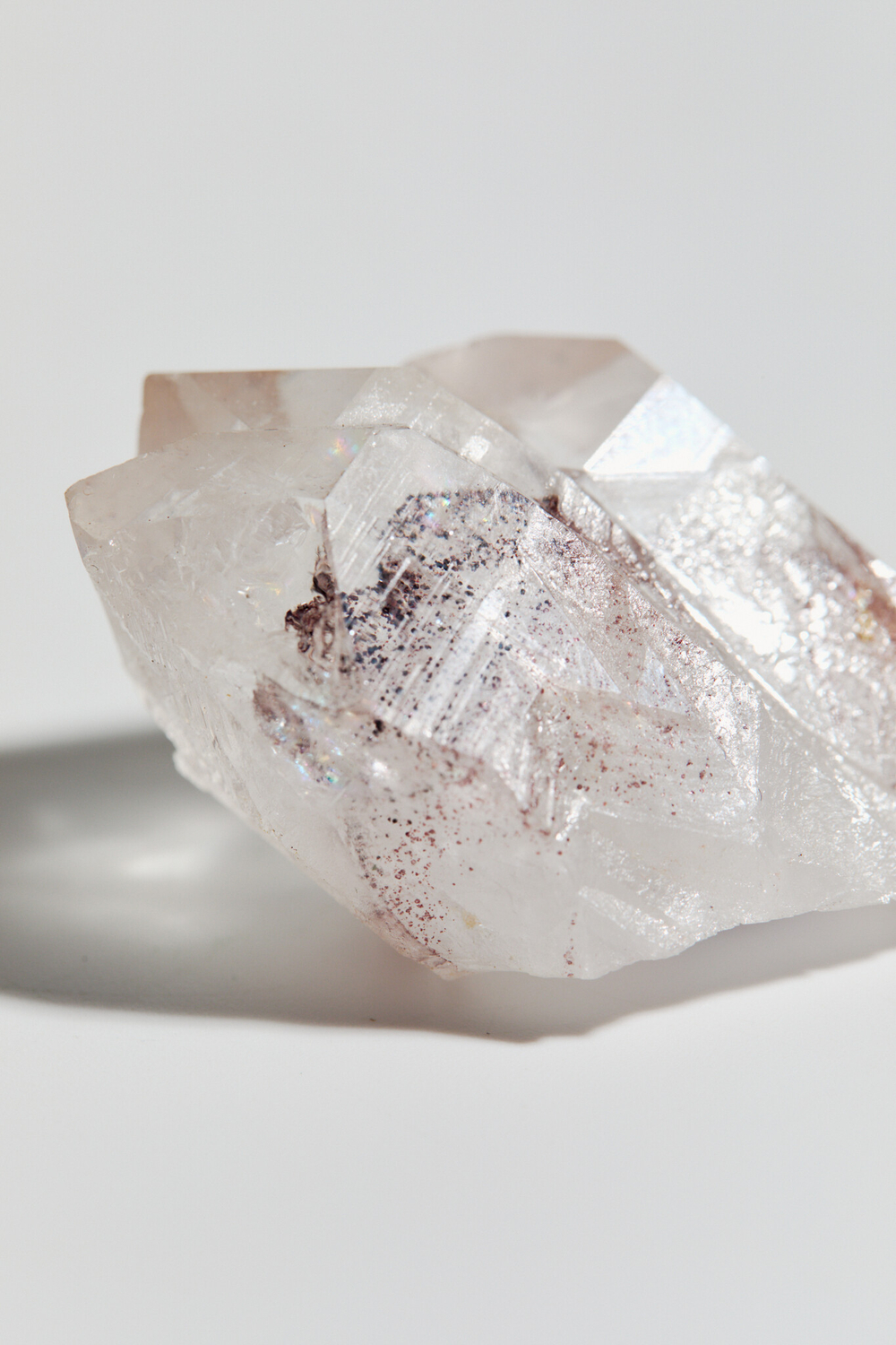 Горный хрусталь с гематитовым фантомом