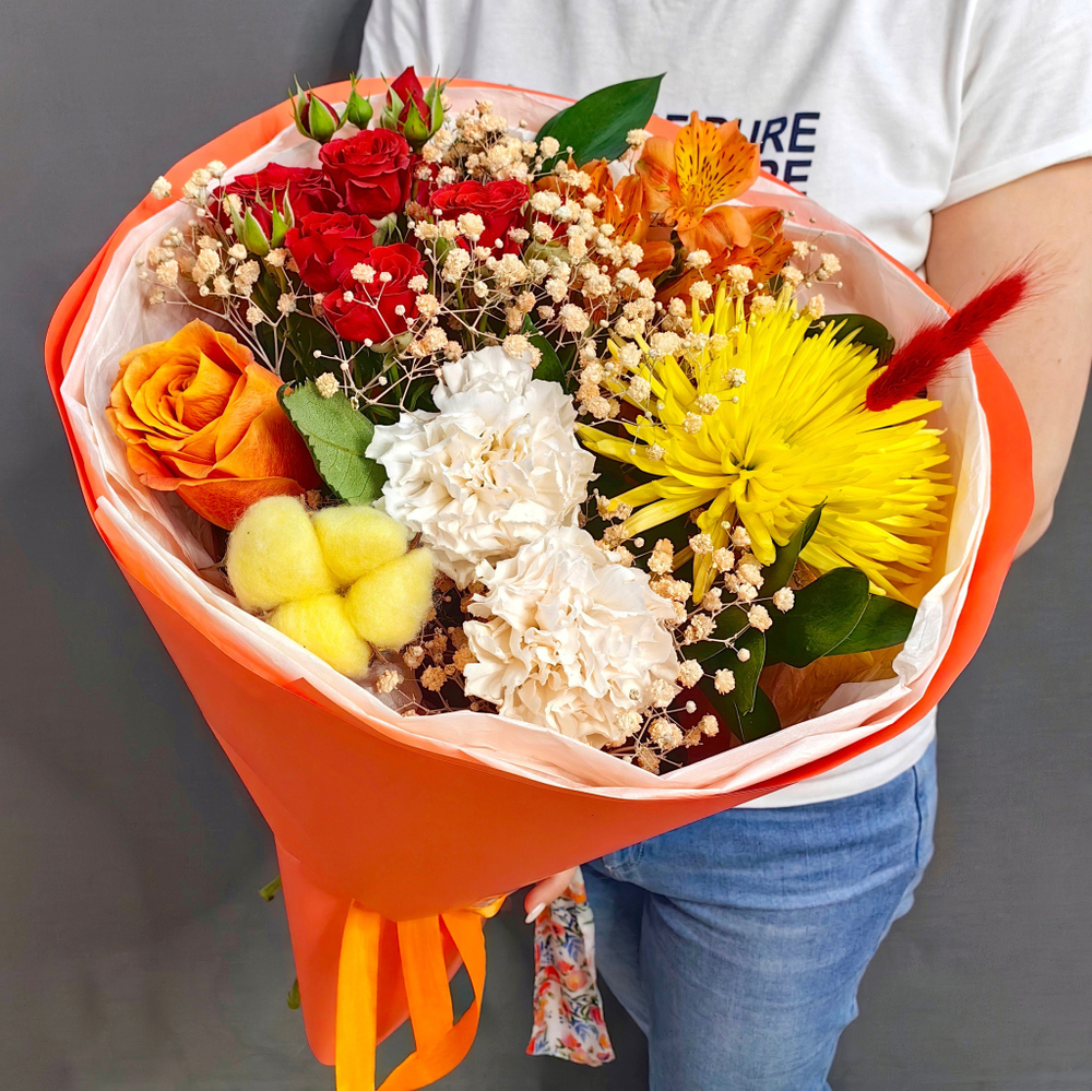 Авторский букет в яркой гамме