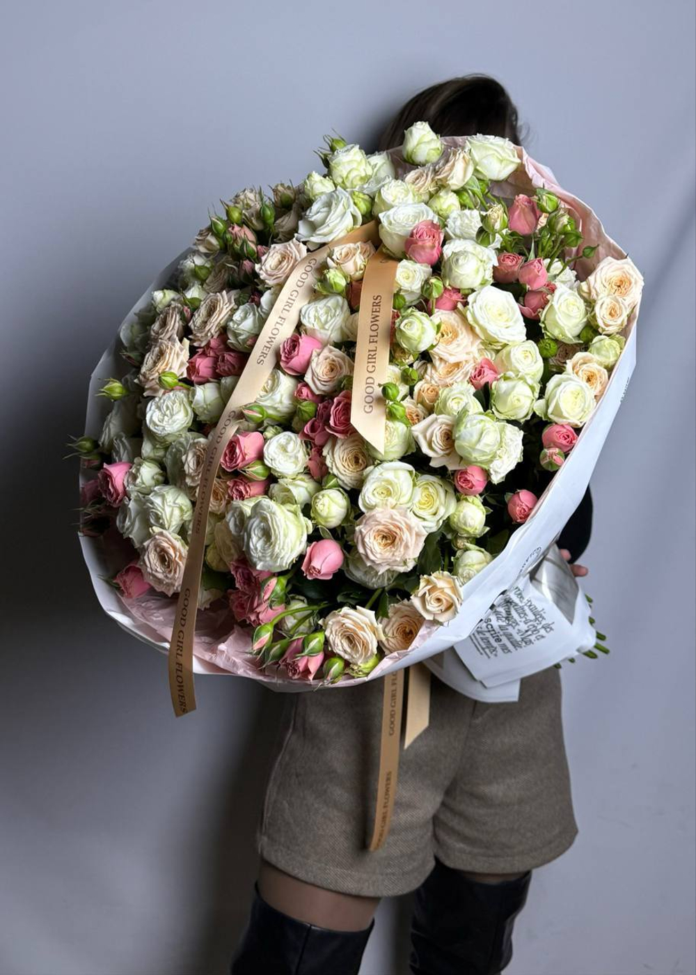 Охапка кустовых роз