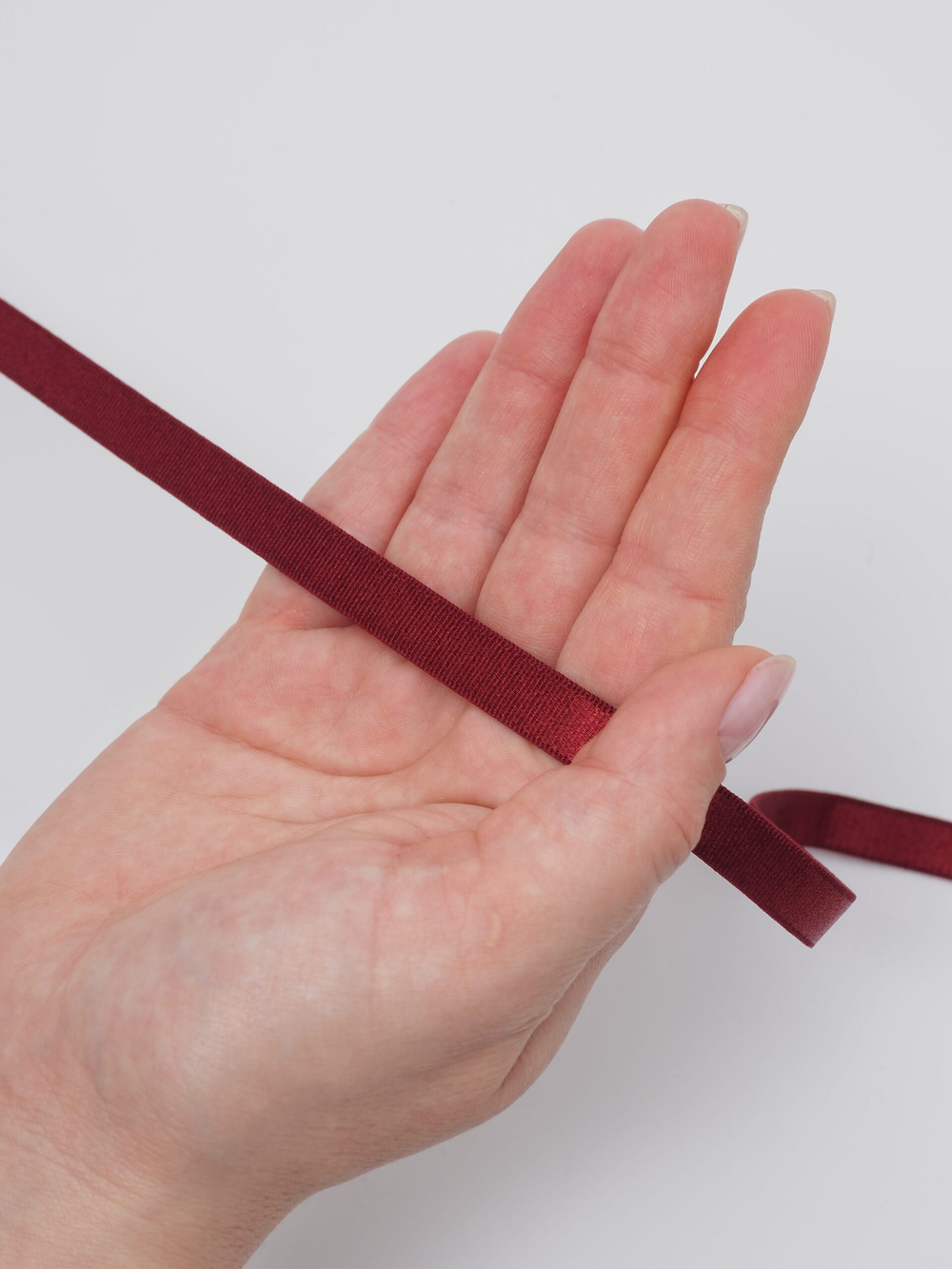 Резинка бретелечная бордовая глянцевая мягкая 10 мм