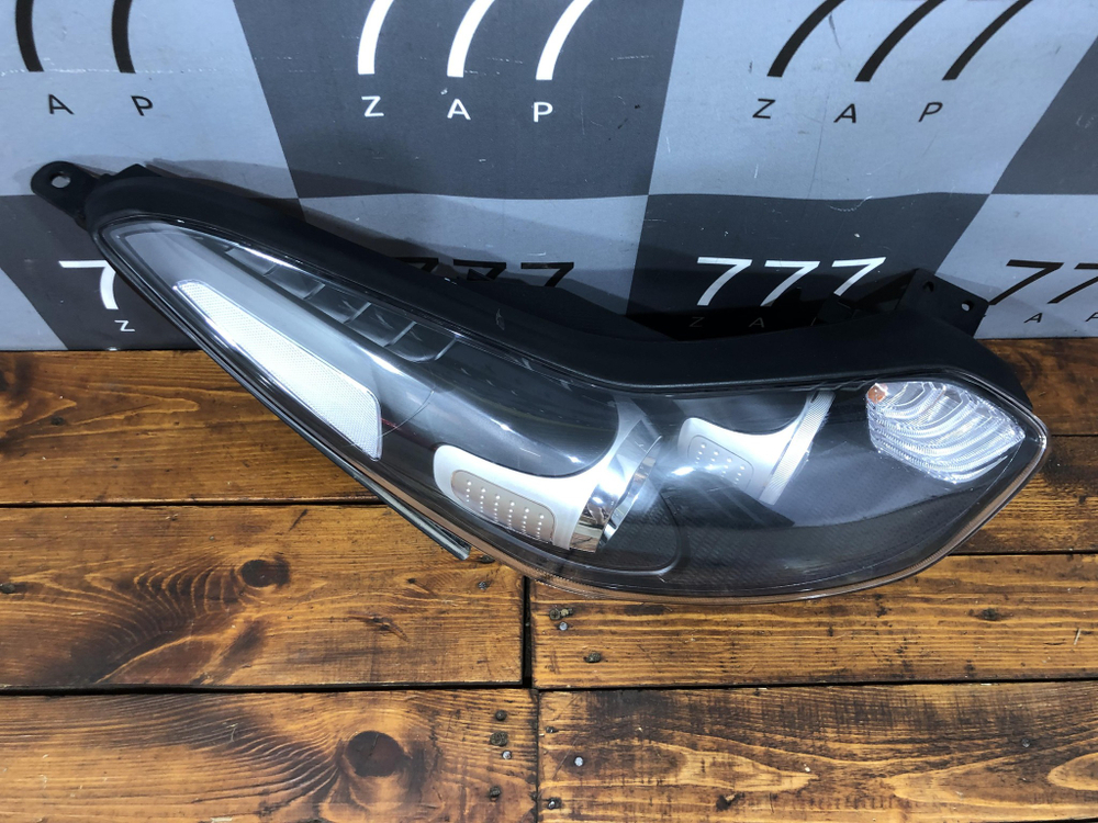 Фара правая галоген Kia Sportage 4 (QL) 16-18 Б/У Оригинал 92102F1010