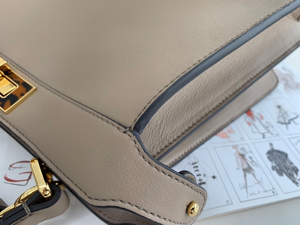 Fendi Peekaboo ISeeU Medium 33 cm