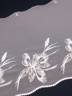 05-119 Вышивка на неэл. сетке 21 см, в серебре, персик/телесный/серый