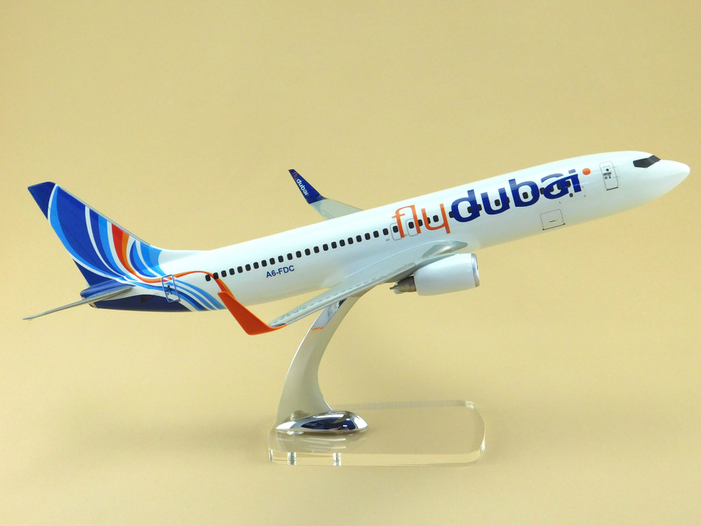Модель самолета Boeing 737-800 (М1:100 Fly Dubai)