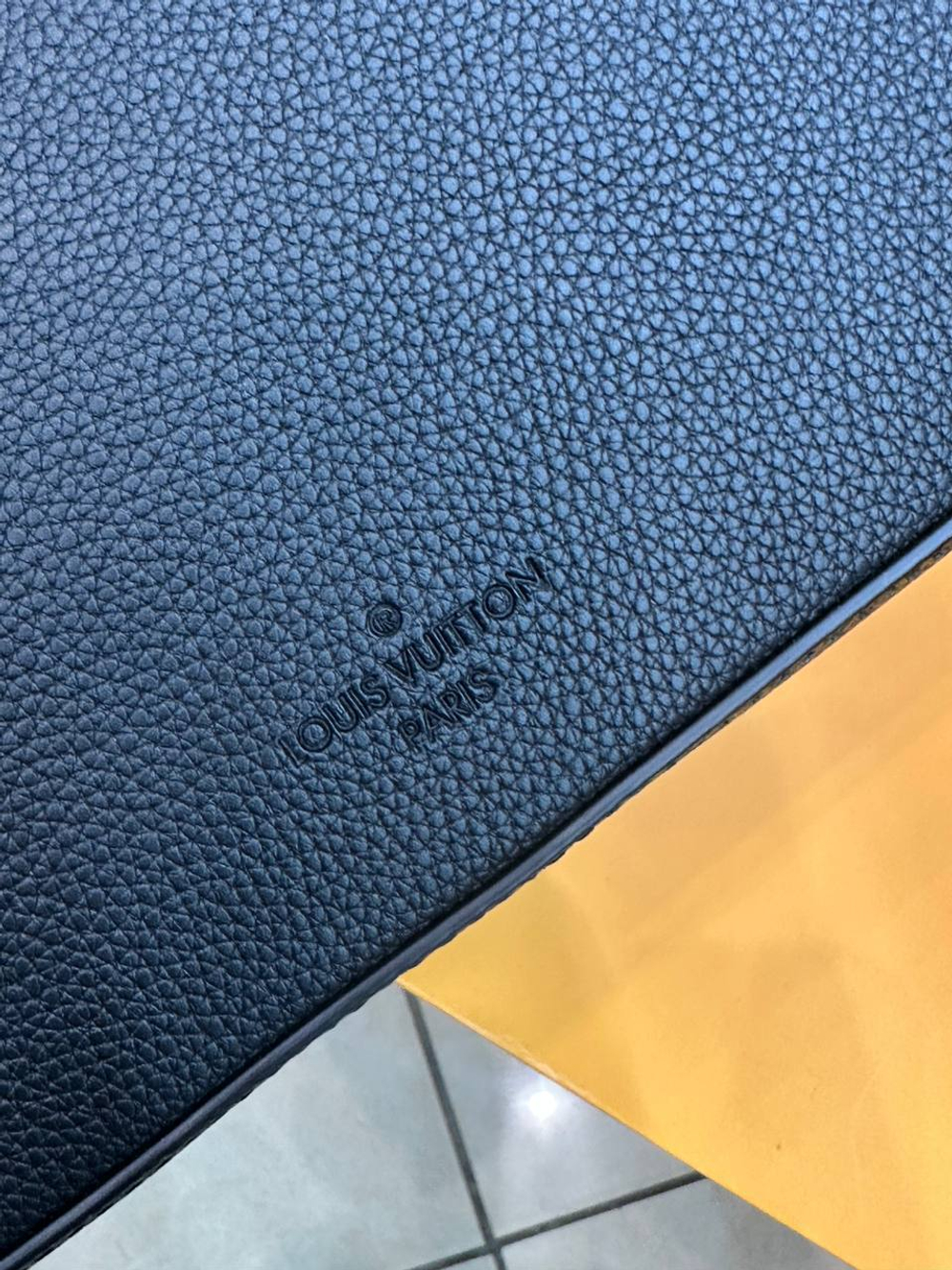 Сумка-мессенджер Louis Vuitton