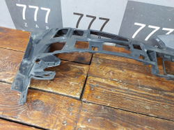 Кронштейн переднего бампера правый C-Class W205 14-18 Б/У Оригинал A2058853265