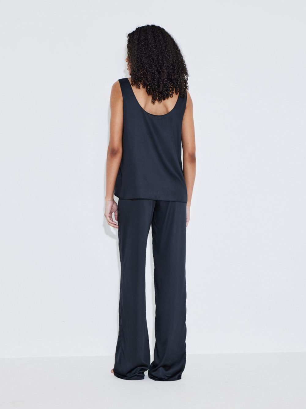 Брюки Aura Pants In Black