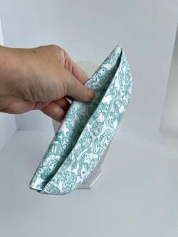 нагрудник непромокаемый двухсторонний для кормления