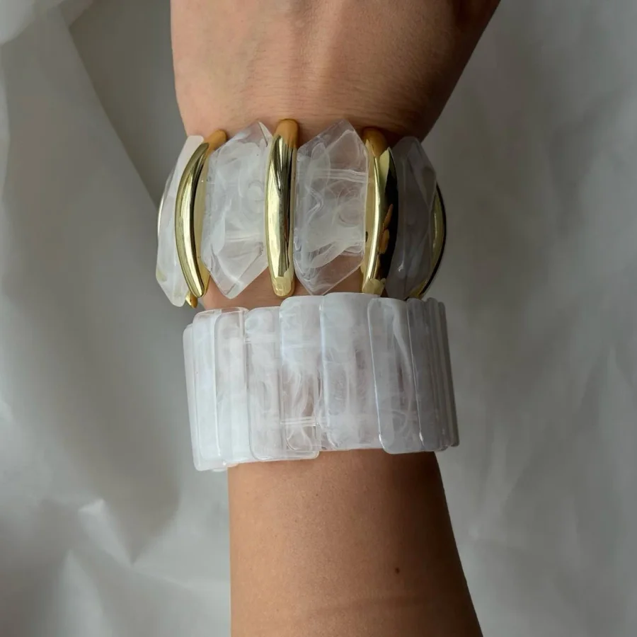 Браслет из пластин белый