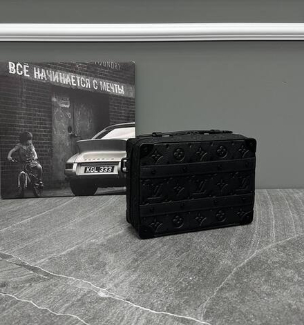 Сумка-мессенджер Louis Vuitton