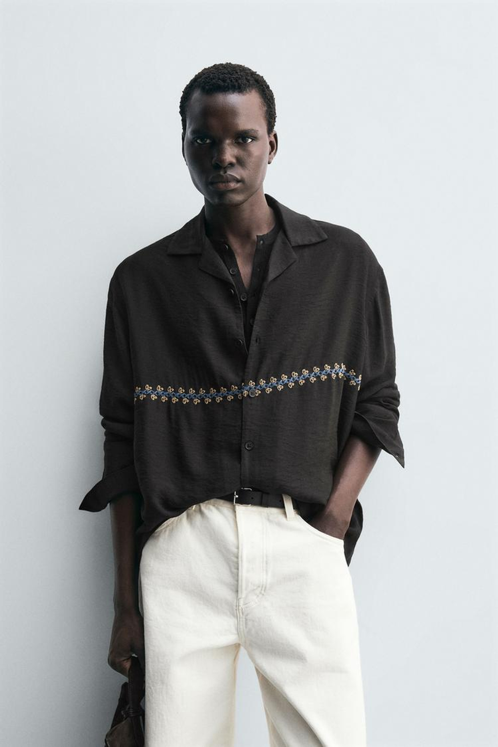 ZARA РУБАШКА СТРУЯЩЕГОСЯ ПОКРОЯ С ГЕОМЕТРИЧЕСКОЙ ВЫШИВКОЙ, АНТРАЦИТОВО-СЕРЫЙ