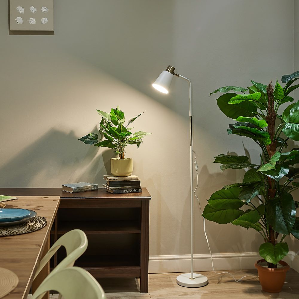 UML-T700 E27 WHITE Торшер напольный под лампу Е27. 40W. с регулировкой наклона. Механический выключатель. Белый. ТМ Uniel