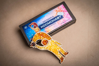 Мозаика из янтаря "Космонавт"