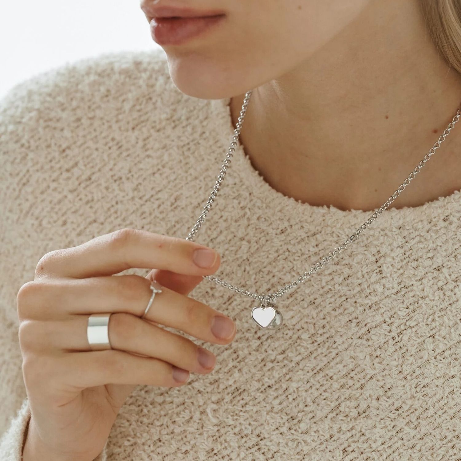 Колье Silver White Heart Necklace