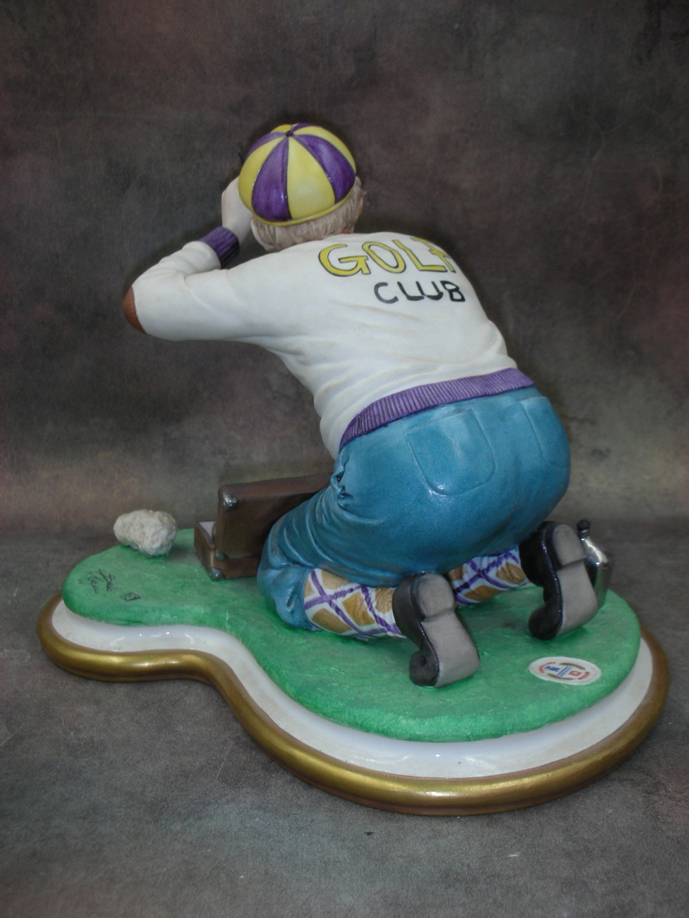 Статуэтка. Фарфор. Гольф клуб. Capodimonte. Италия