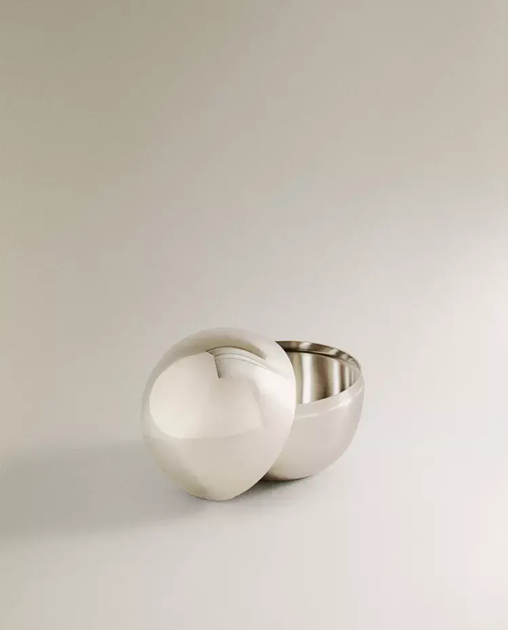 ZARA HOME КРУГЛАЯ МЕТАЛЛИЧЕСКАЯ ШКАТУЛКА, СЕРЕБРЯНЫЙ