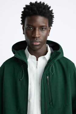 ZARA КУРТКА ИЗ ВЫСОКОТЕХНОЛОГИЧНОЙ ТКАНИ С КАПЮШОНОМ, ЗЕЛЕНЫЙ