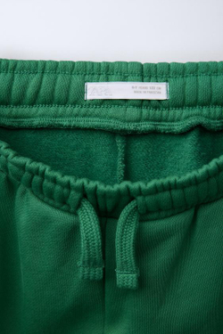 ZARA БРЮКИ-ДЖОГГЕРЫ ИЗ МЯГКОЙ ТКАНИ С РЕЛЬЕФНОЙ НАДПИСЬЮ, ЗЕЛЕНЫЙ