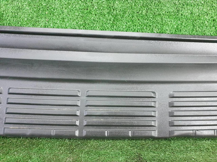 Накладка заднего бампера Toyota Land Cruiser 200 (2007-2021)