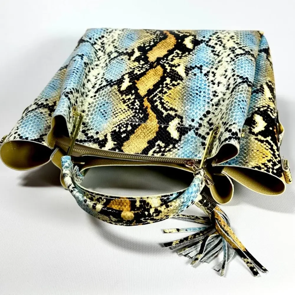 Женская желто-голубая сумка из натуральной кожи с тиснением питон