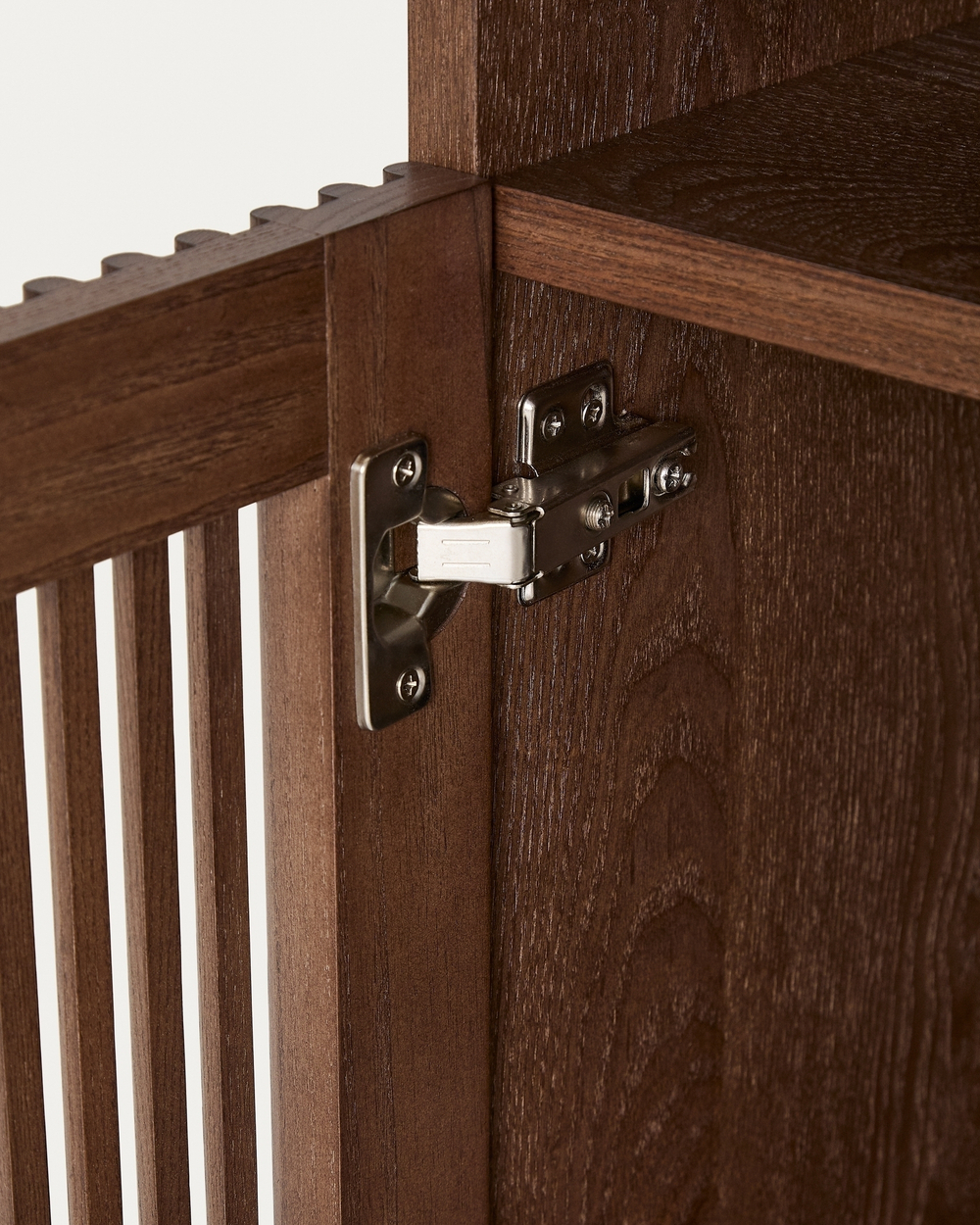 Прикроватная тумбочка Beyla из ясеня с отделкой под орех