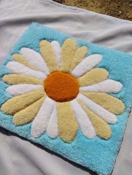 Güllü divar xalçası