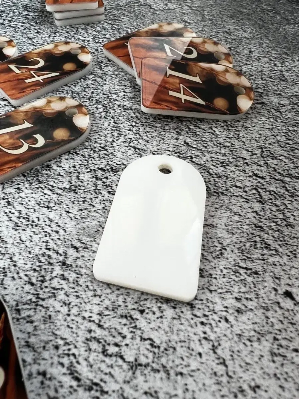 Номерки для ключей акриловые 3х5 см