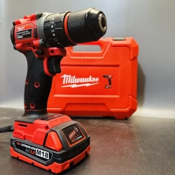 Шуруповерт аккумуляторный бесщеточный Milwaukee 18V 2АКБ в мини кейсе