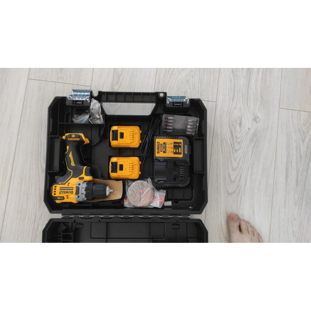 Дрель-шуруповерт бесщеточная аккумуляторная DeWalt DCD701D2-QW