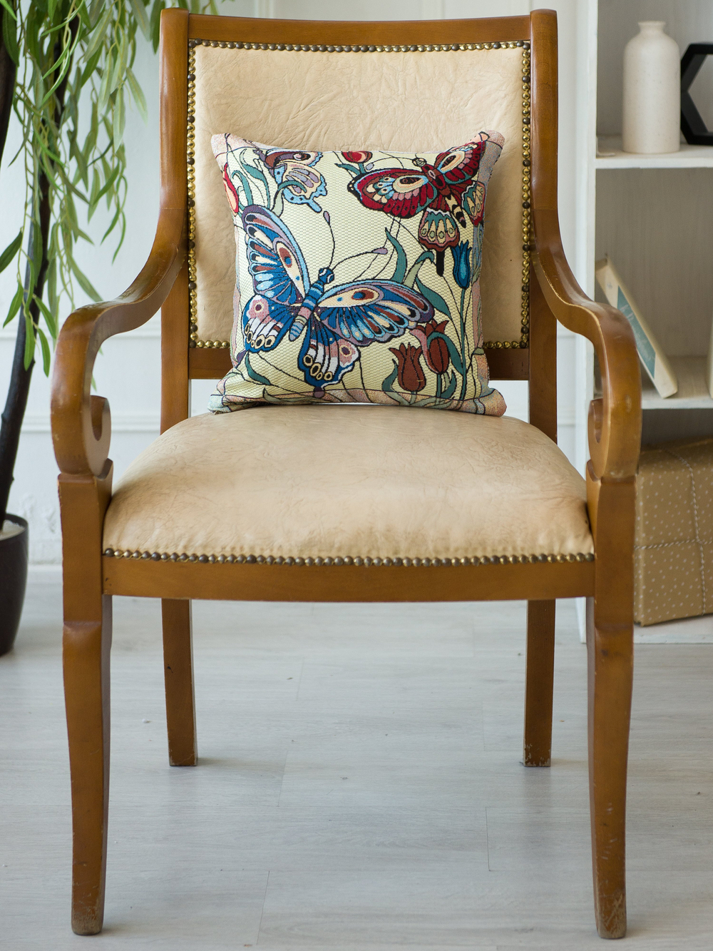 Декоративный гобеленовый чехол для интерьерной подушки Бабочка 38*38