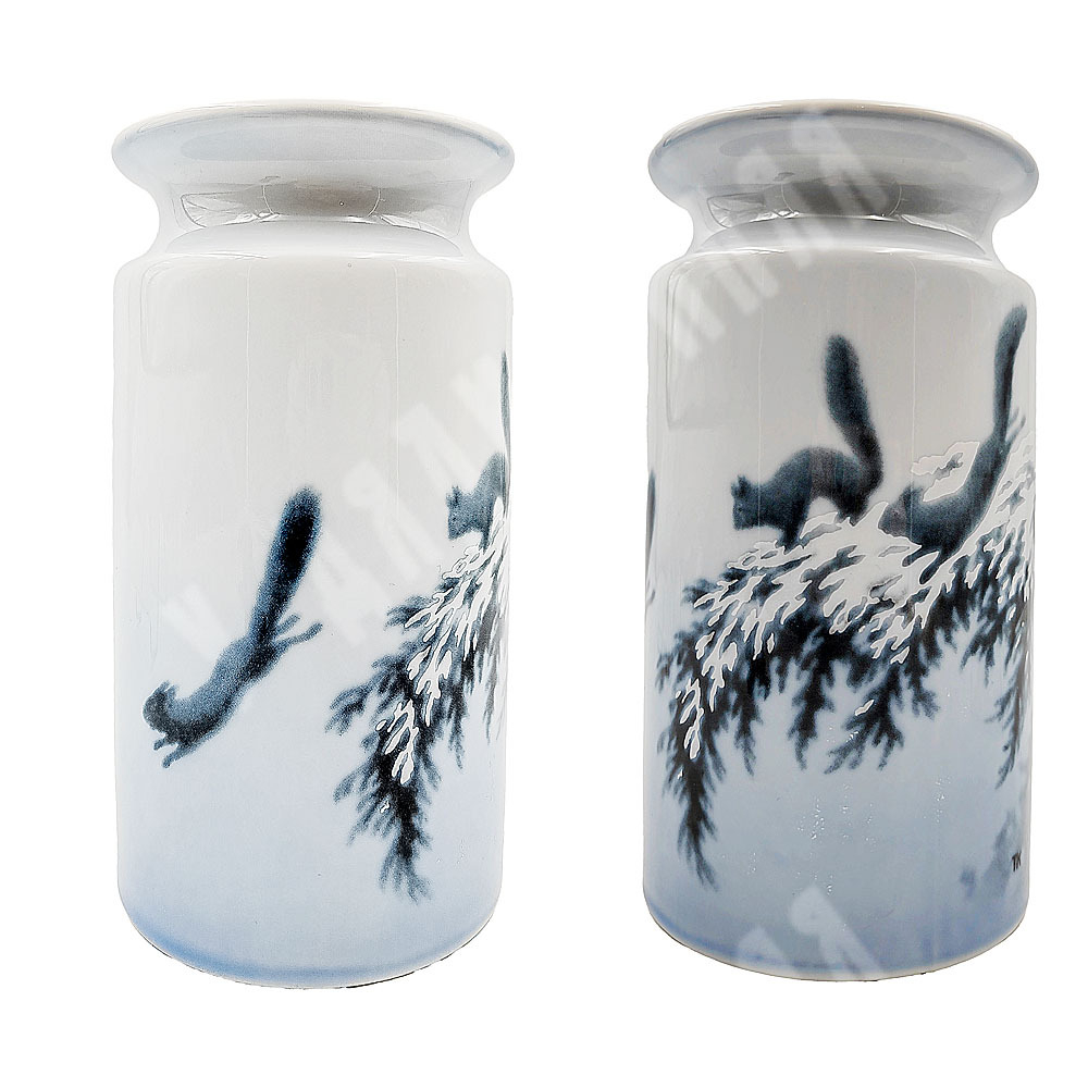 Фарфоровая ваза Скачущие белки. Porsgrund Porselænsfabrik Норвегия. ХХ век.