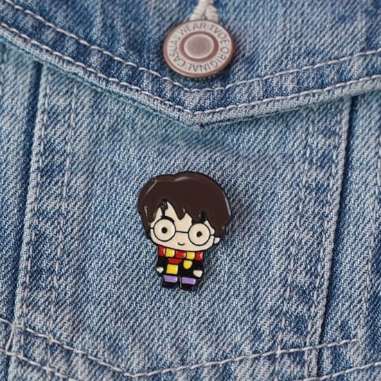 Значок металлический "Гарри Поттер" в шарфике