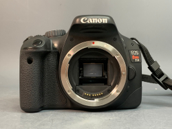 Canon EOS Rebel T2i Kit 18-55 мм 6770 кадров