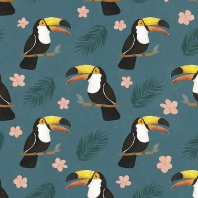 Яркие туканы на синем фоне