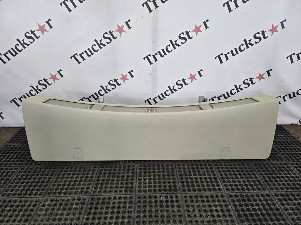 Консоль салона кабины задняя