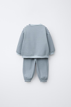 ZARA КОМПЛЕКТ ИЗ ТОЛСТОВКИ И БРЮК-ДЖОГГЕРОВ В ПОЛОСКУ, ВЫЦВЕТШИЙ СИНИЙ