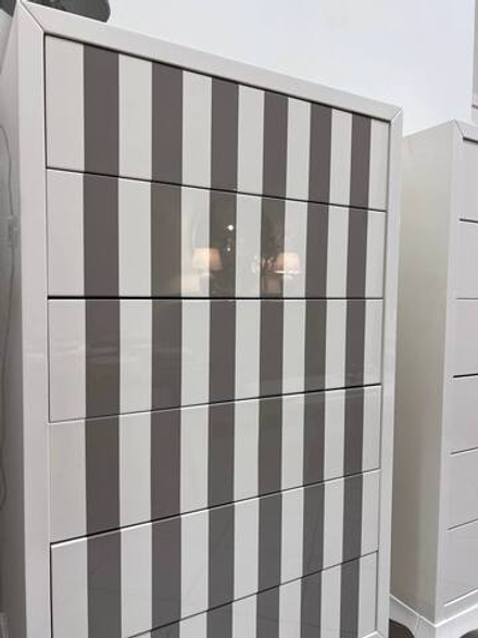 AMURA Комод 6 ящ.(70*145) 98% GLOSS/CAPITONE