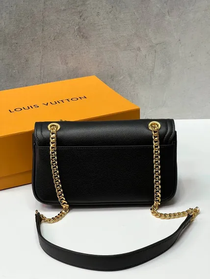 Сумка Louis Vuitton Lockme Chain East West черный