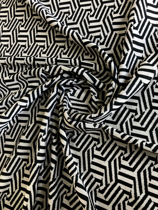 Трикотаж принт геометрия, молочный, черный вискоза ROYCE